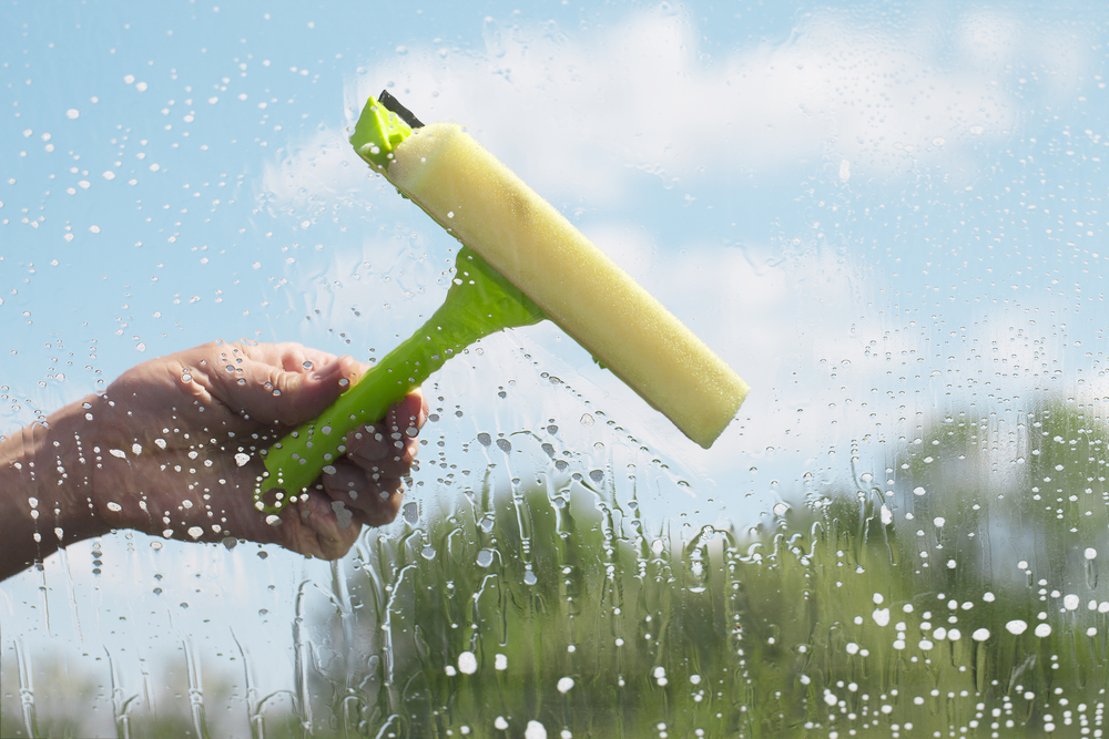 What’s the best way to clean glass pool fencing?